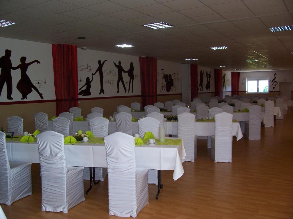 Hotel Reuterhof Reuterstadt Stavenhagen Extérieur photo